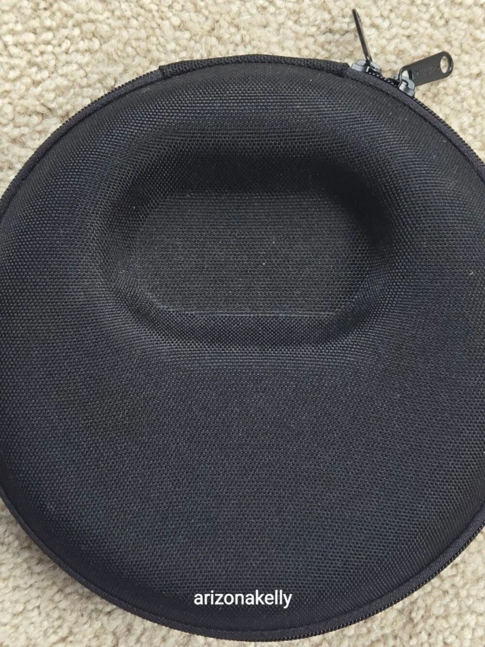 Philips Noise Canceling Headphones in Hard Case - Picture 5 of 12